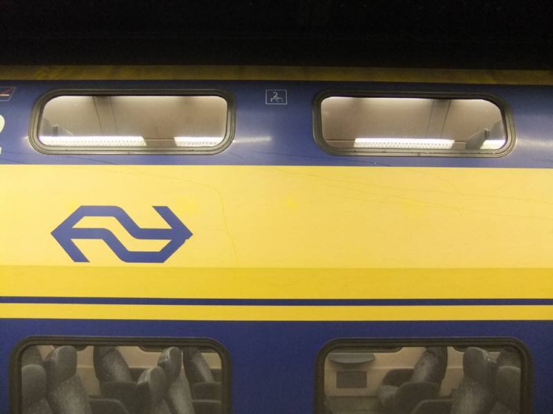 お静かに・・・